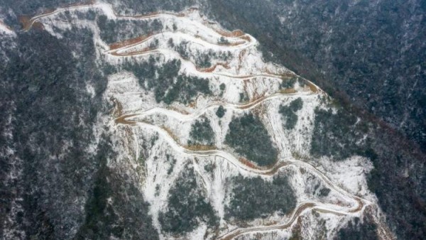 第七代伊兰特展现超强操控，为雪后武宁太平山增添活力